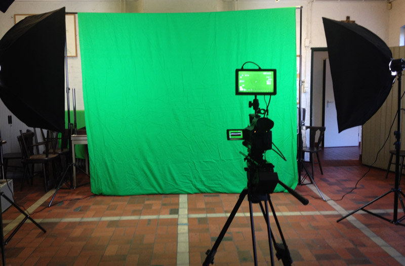 Setting up the green screen for the Titanic sequence